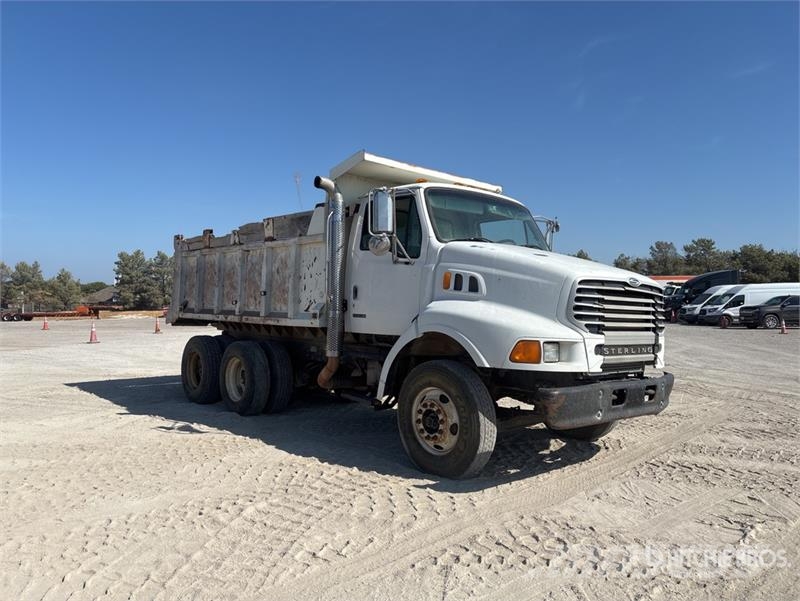 Sterling LT8500 Savivarčių priekabų vilkikai