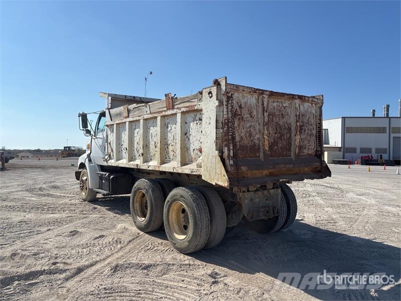 Sterling LT8500 Savivarčių priekabų vilkikai