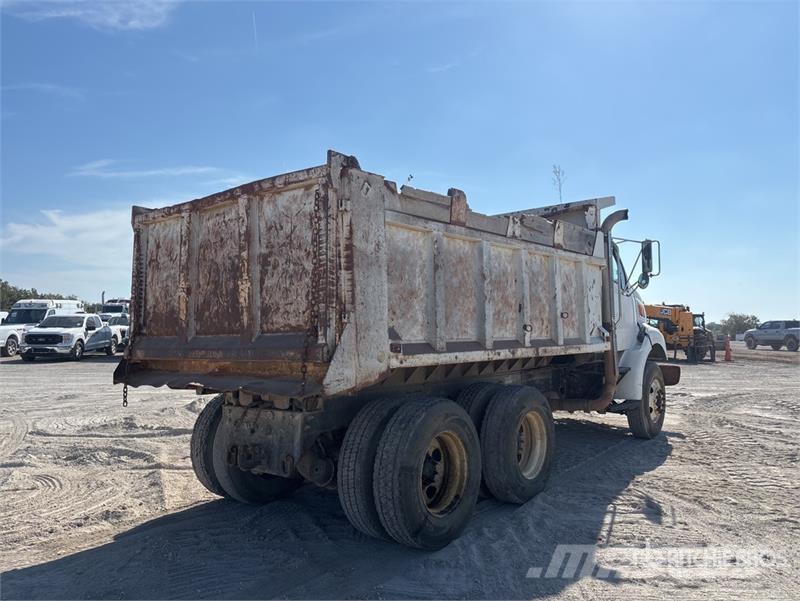 Sterling LT8500 Savivarčių priekabų vilkikai