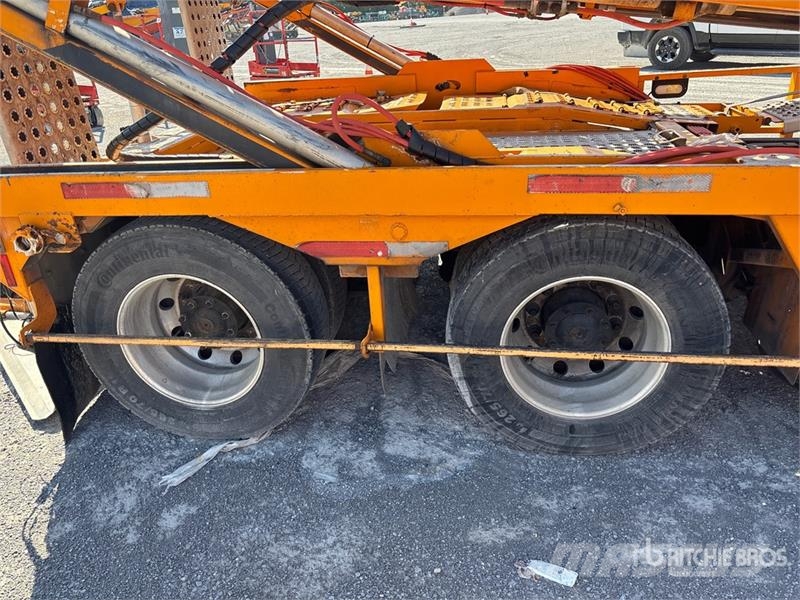 Sterling LT9500 Avtotransporterji