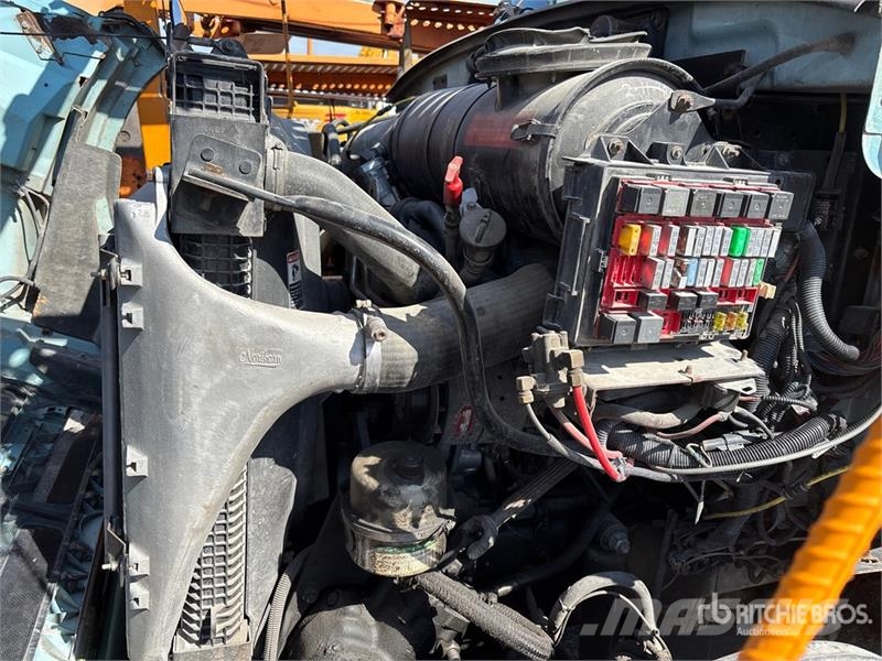 Sterling LT9500 Avtotransporterji