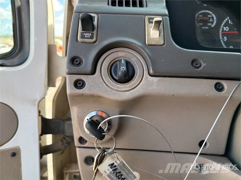 Sterling LT9500 Kombinuotos paskirties / vakuuminiai sunkvežimiai
