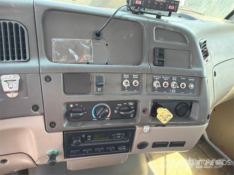 Sterling LT9500 Kombinuotos paskirties / vakuuminiai sunkvežimiai