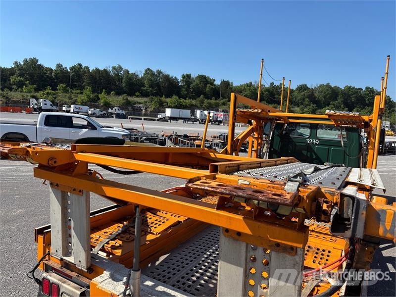 Sterling LT9500 Avtotransporterji