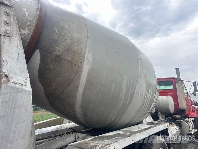 Sterling LT9511 8x4 Mixer Truck (Inoperable) Betonikuorma-autot