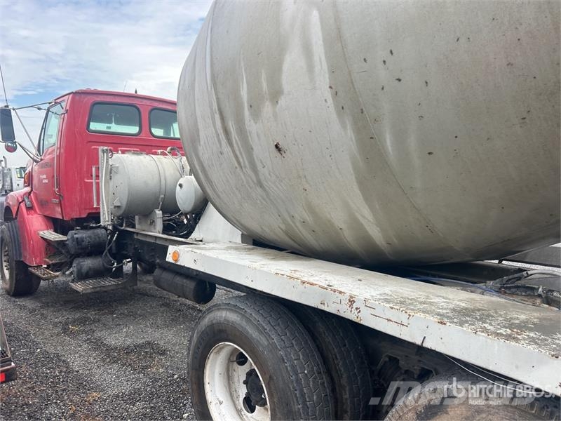 Sterling LT9511 8x4 Mixer Truck (Inoperable) Betonikuorma-autot