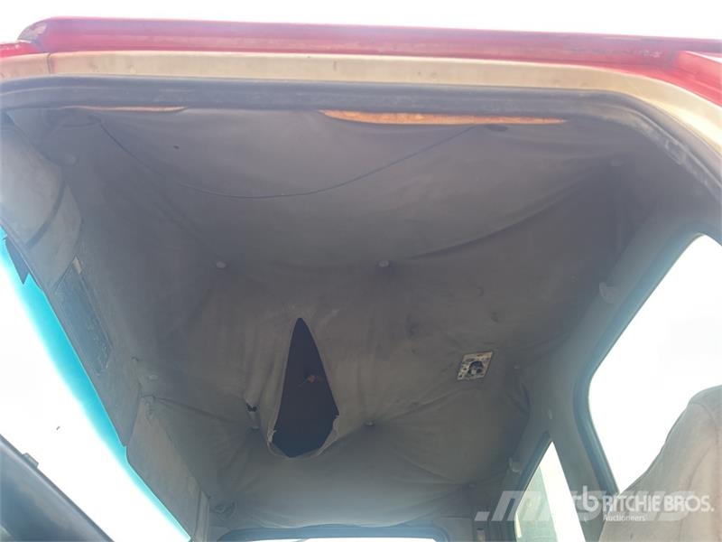 Sterling LT9511 8x4 Mixer Truck (Inoperable) Betonikuorma-autot