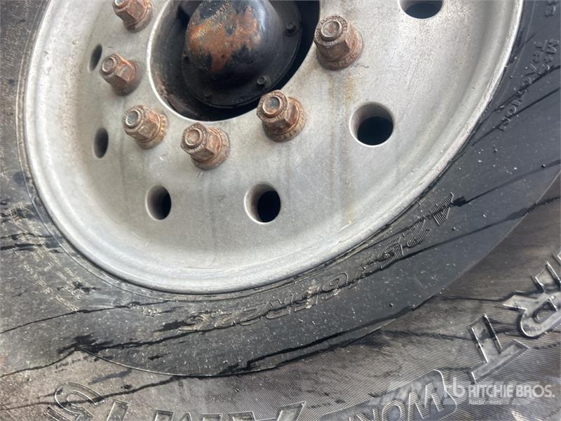 Sterling LT9511 8x4 Mixer Truck (Inoperable) Betonikuorma-autot