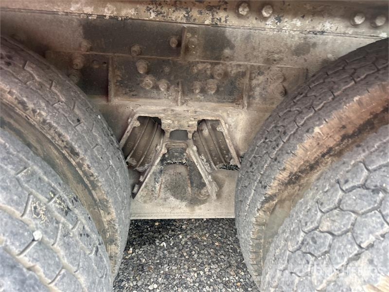Sterling LT9511 8x4 Mixer Truck (Inoperable) Betonikuorma-autot