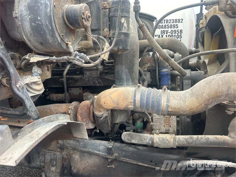 Sterling LT9511 8x4 Mixer Truck (Inoperable) Betonikuorma-autot