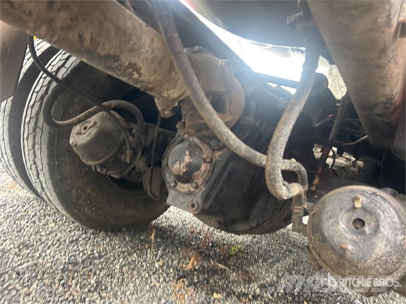 Sterling LT9511 8x4 Mixer Truck (Inoperable) Betonikuorma-autot