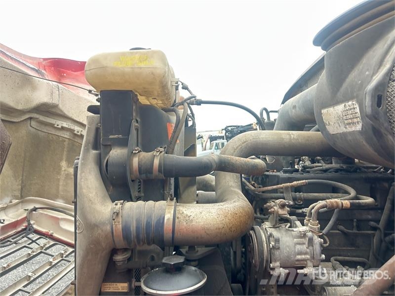 Sterling LT9511 8x4 Mixer Truck (Inoperable) Betonikuorma-autot