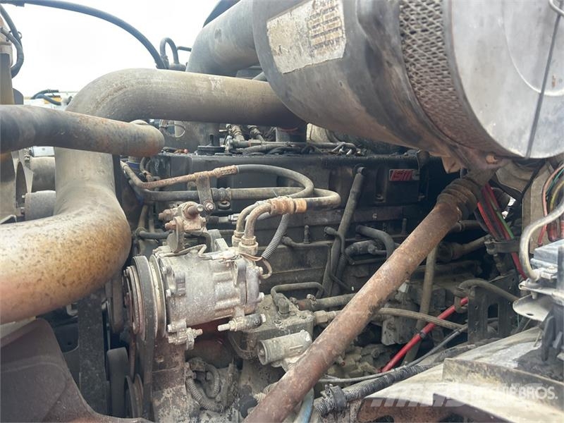 Sterling LT9511 8x4 Mixer Truck (Inoperable) Betonikuorma-autot