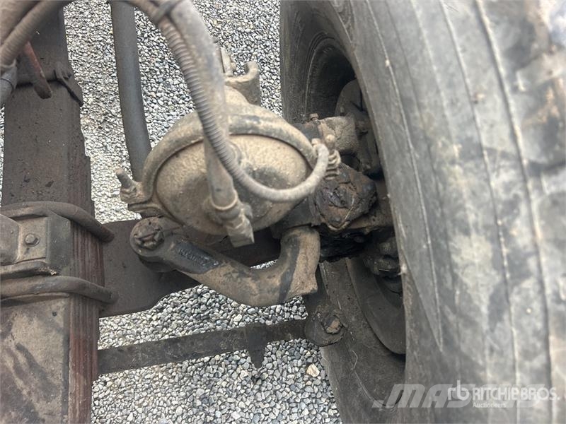 Sterling LT9511 8x4 Mixer Truck (Inoperable) Betonikuorma-autot