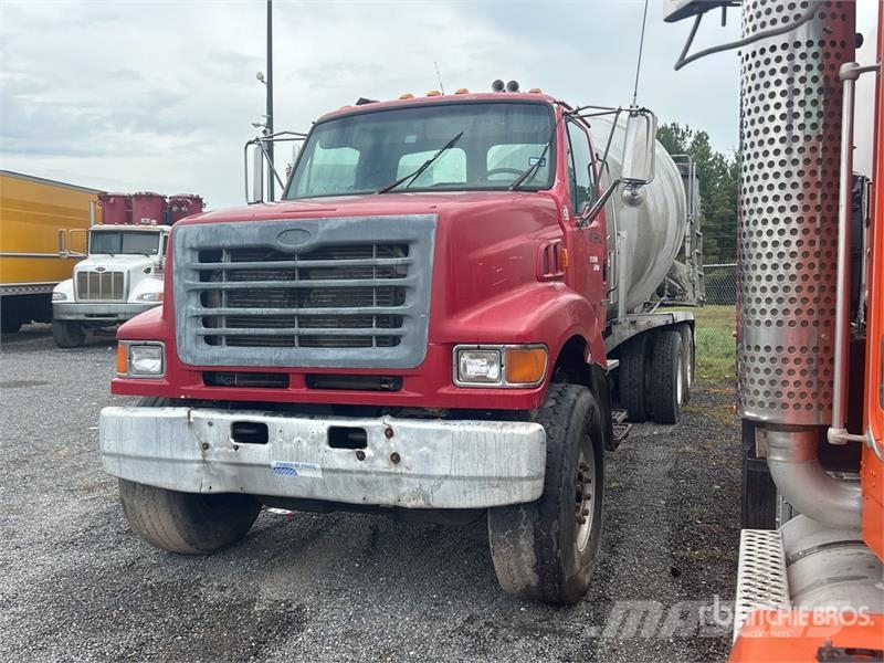 Sterling LT9511 8x4 Mixer Truck (Inoperable) Betonikuorma-autot