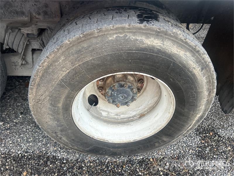Sterling LT9511 8x4 Mixer Truck (Inoperable) Betonikuorma-autot