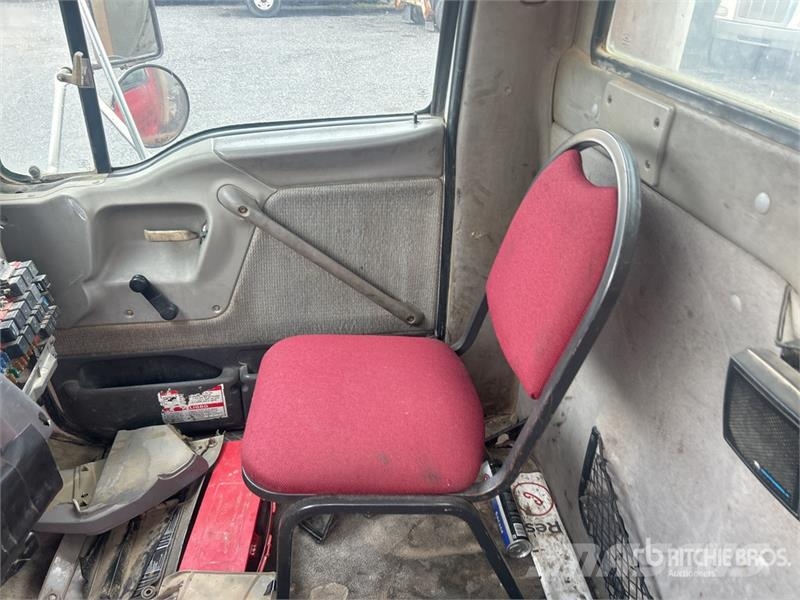 Sterling LT9511 8x4 Mixer Truck (Inoperable) Betonikuorma-autot