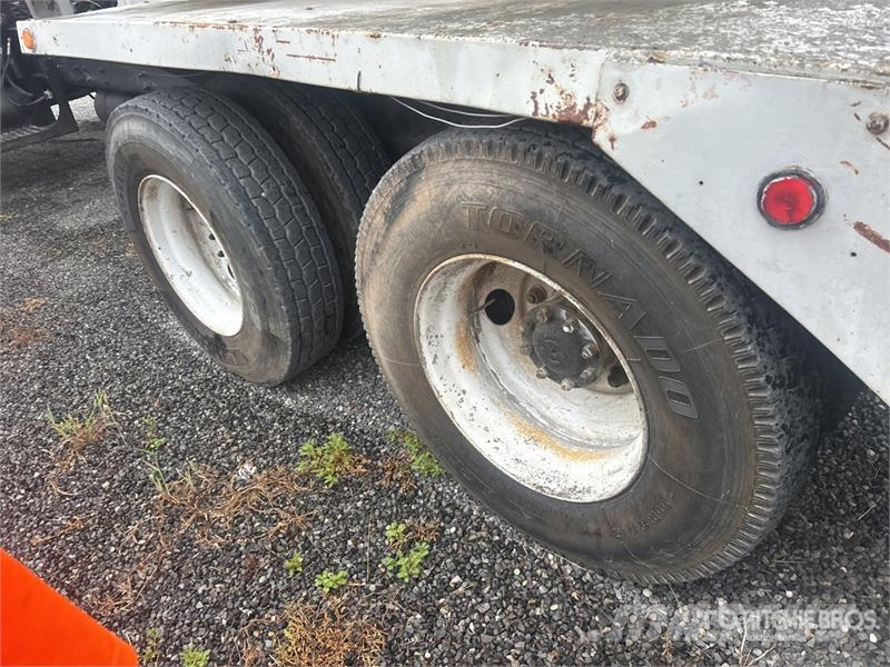 Sterling LT9511 8x4 Mixer Truck (Inoperable) Betonikuorma-autot