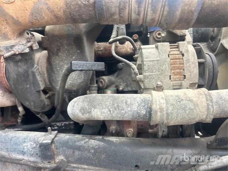 Sterling LT9511 8x4 Mixer Truck (Inoperable) Betonikuorma-autot