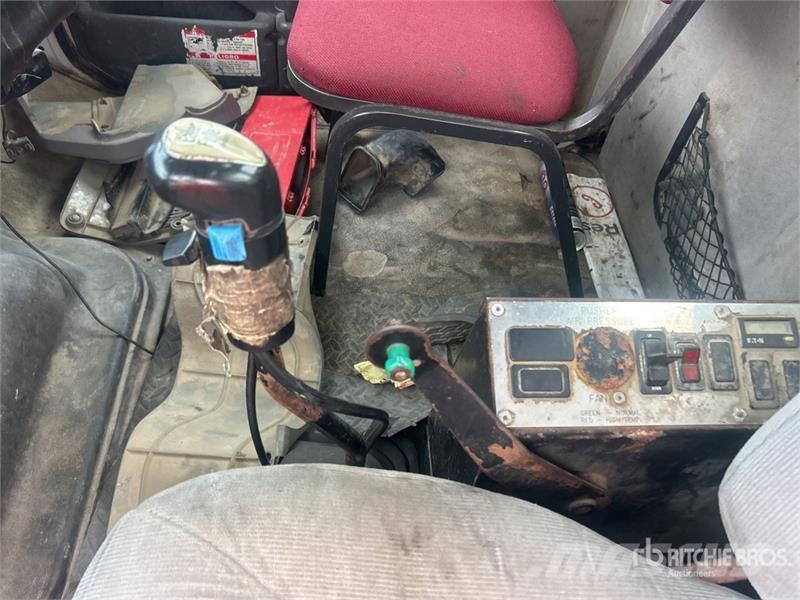 Sterling LT9511 8x4 Mixer Truck (Inoperable) Betonikuorma-autot