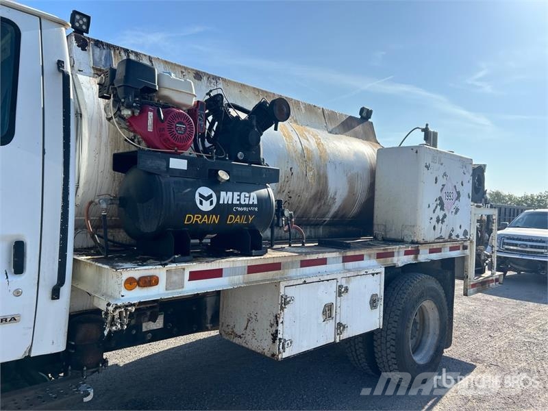 Sterling M7500 4x2 Fuel and Lube Truck Cisternové nákladné vozidlá