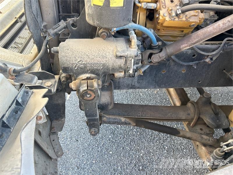 Sterling M7500 4x2 Fuel and Lube Truck Cisternové nákladné vozidlá