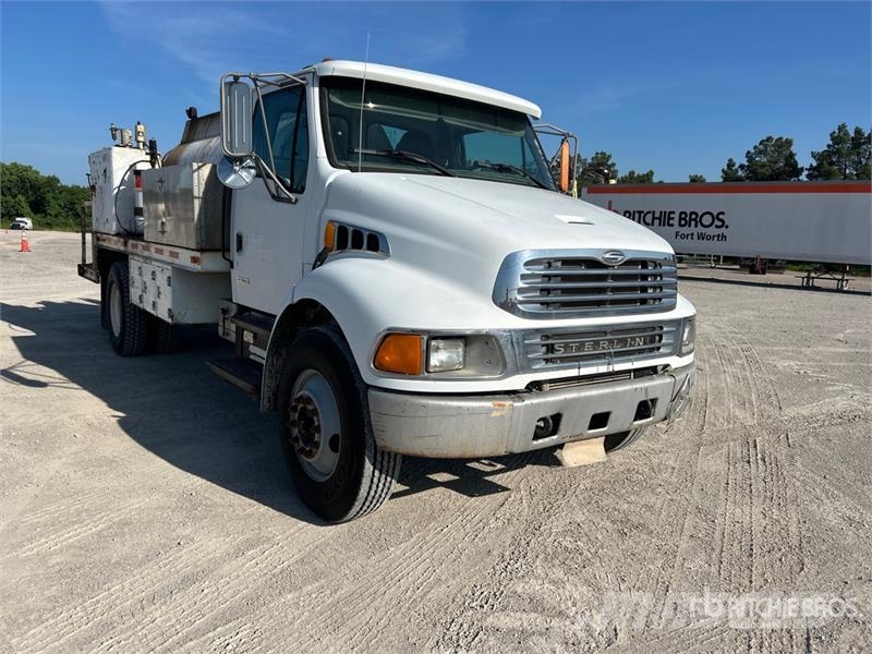 Sterling M7500 4x2 Fuel and Lube Truck Cisternové nákladné vozidlá