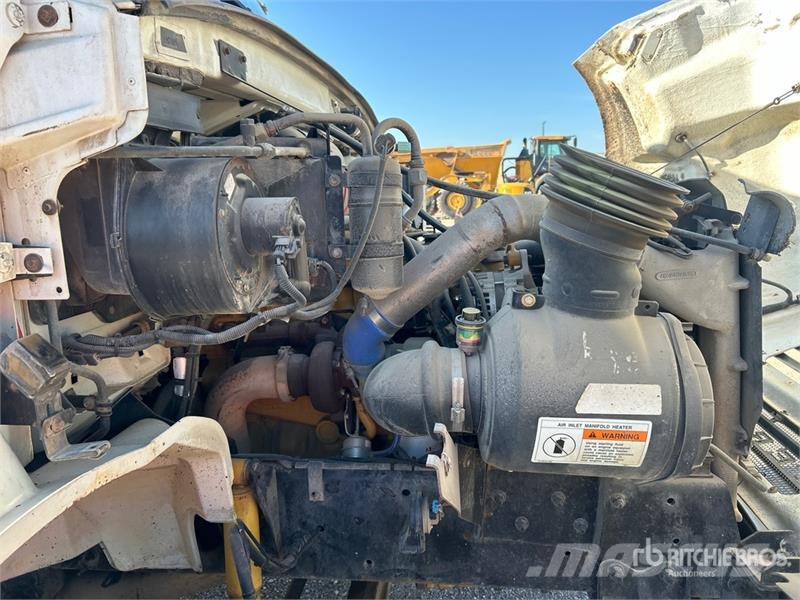 Sterling M7500 4x2 Fuel and Lube Truck Cisternové nákladné vozidlá