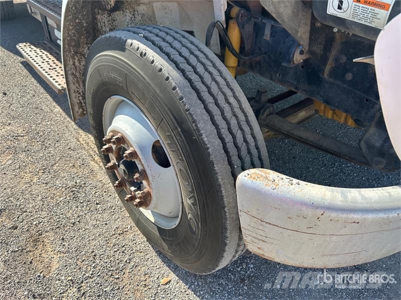 Sterling M7500 4x2 Fuel and Lube Truck Cisternové nákladné vozidlá