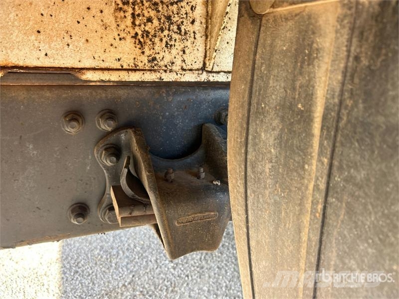 Sterling M7500 4x2 Fuel and Lube Truck Cisternové nákladné vozidlá