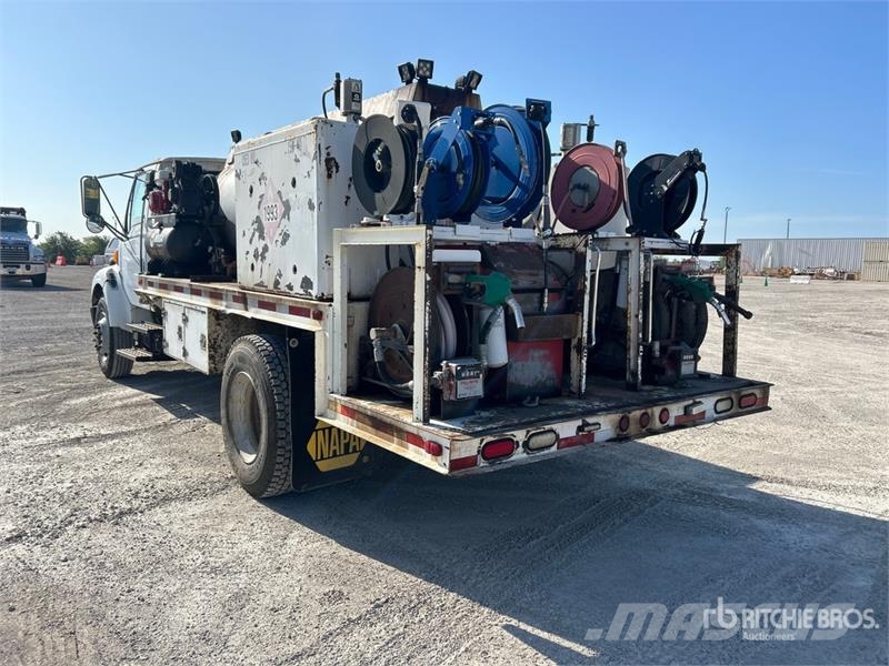Sterling M7500 4x2 Fuel and Lube Truck Cisternové nákladné vozidlá