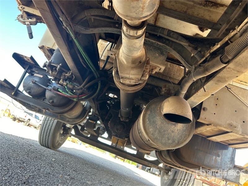 Sterling M7500 4x2 Fuel and Lube Truck Cisternové nákladné vozidlá
