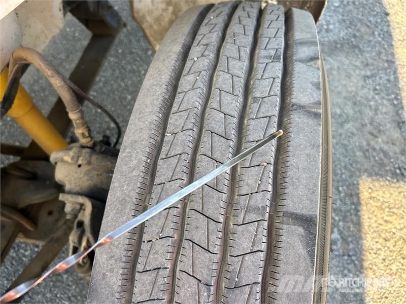 Sterling M7500 4x2 Fuel and Lube Truck Cisternové nákladné vozidlá