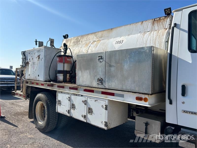 Sterling M7500 4x2 Fuel and Lube Truck Cisternové nákladné vozidlá
