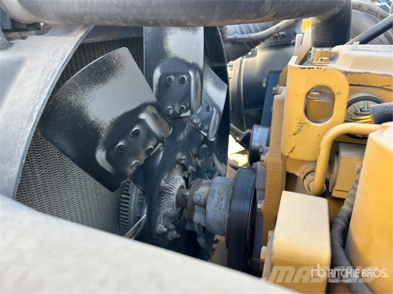Sterling M7500 4x2 Fuel and Lube Truck Cisternové nákladné vozidlá