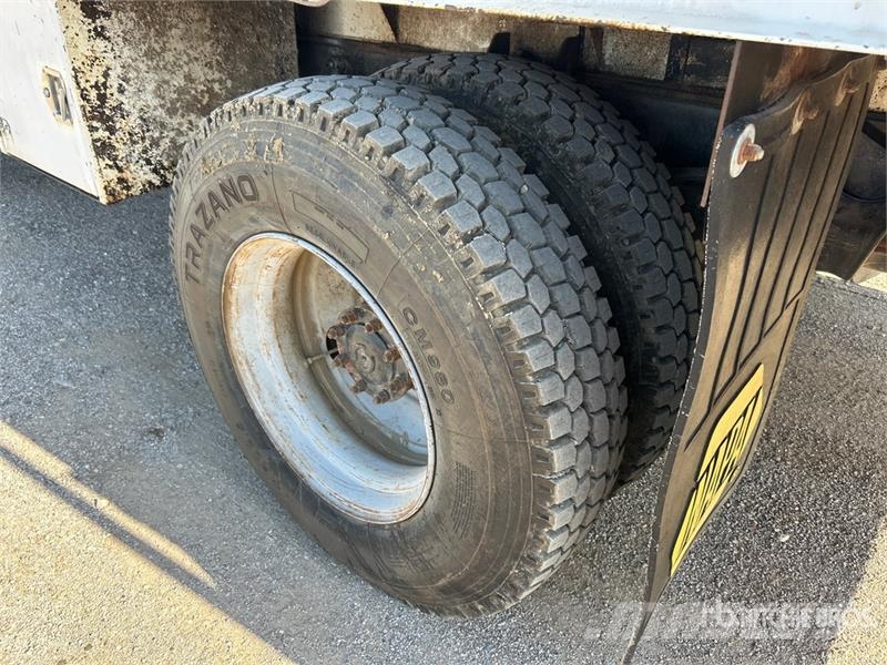 Sterling M7500 4x2 Fuel and Lube Truck Cisternové nákladné vozidlá