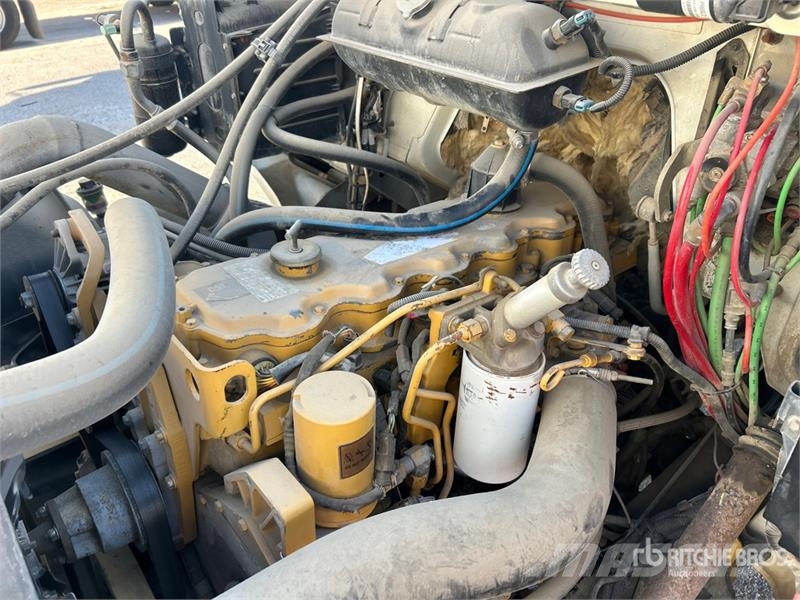Sterling M7500 4x2 Fuel and Lube Truck Cisternové nákladné vozidlá