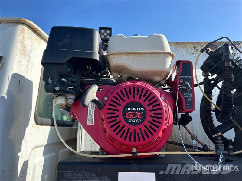 Sterling M7500 4x2 Fuel and Lube Truck Cisternové nákladné vozidlá