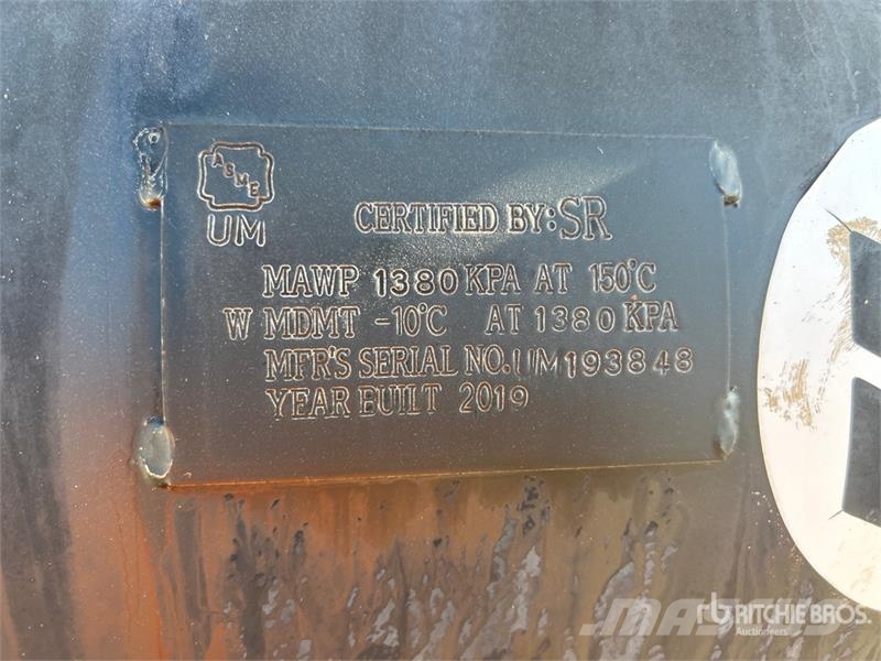 Sterling M7500 4x2 Fuel and Lube Truck Cisternové nákladné vozidlá