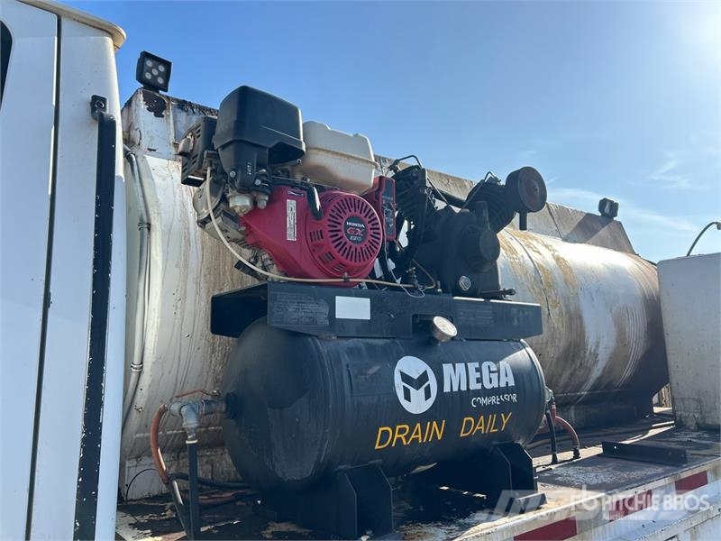 Sterling M7500 4x2 Fuel and Lube Truck Cisternové nákladné vozidlá