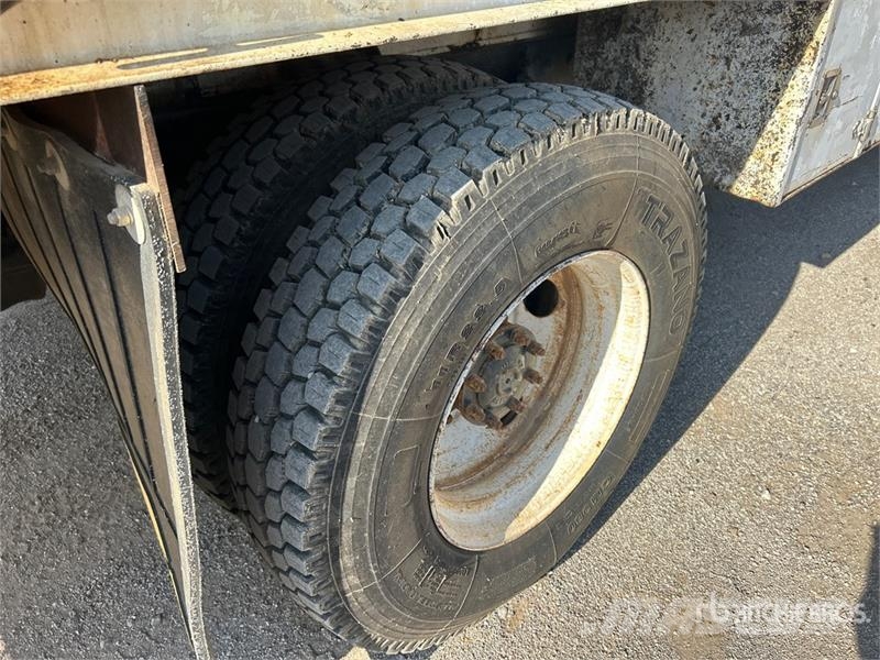 Sterling M7500 4x2 Fuel and Lube Truck Cisternové nákladné vozidlá