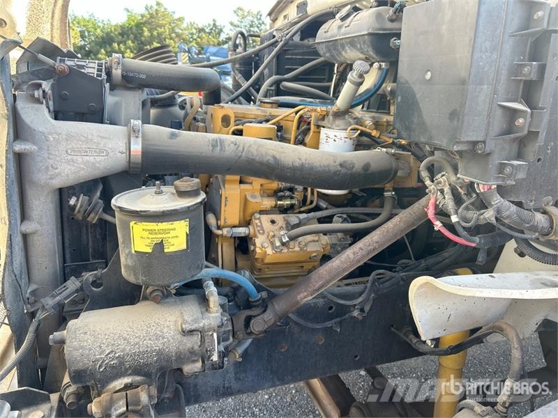 Sterling M7500 4x2 Fuel and Lube Truck Cisternové nákladné vozidlá