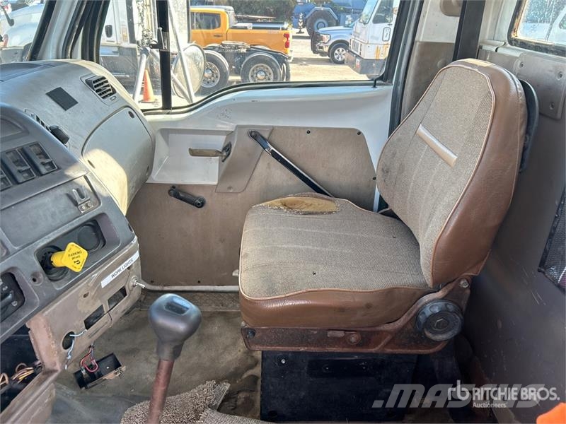 Sterling M7500 4x2 Fuel and Lube Truck Cisternové nákladné vozidlá