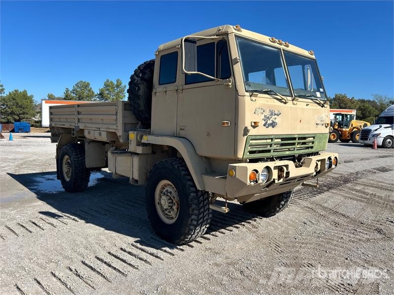 Stewart & Steveson 4x4 LMTV 4x4 Cargo Truck 傾卸式卡車
