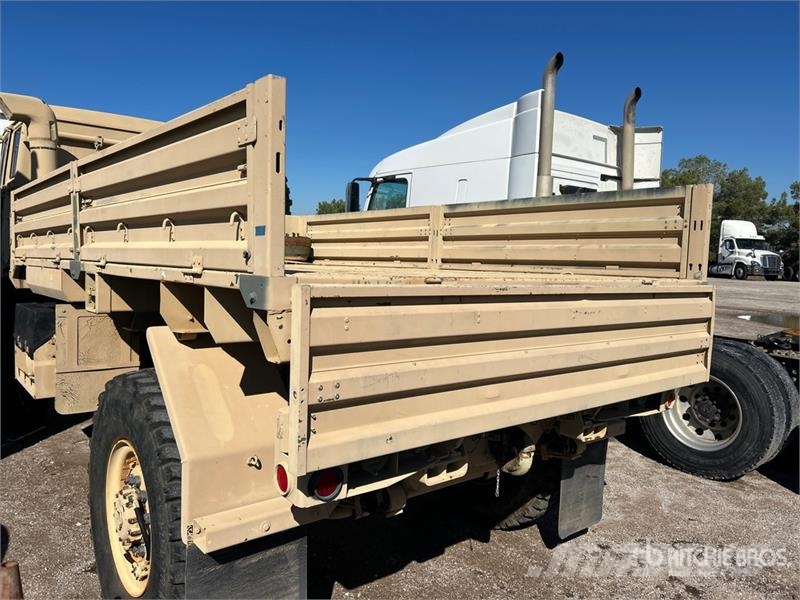 Stewart & Steveson 4x4 LMTV 4x4 Cargo Truck 傾卸式卡車