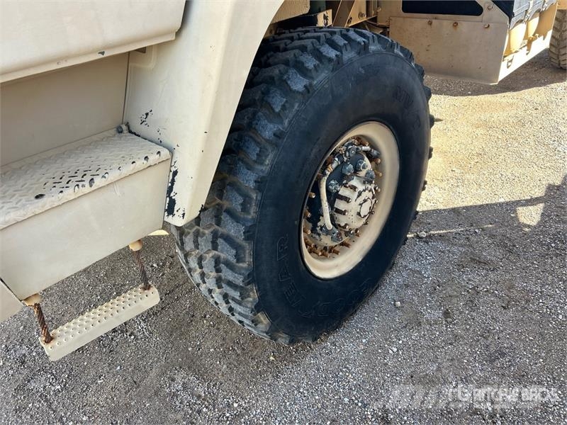 Stewart & Steveson 4x4 LMTV 4x4 Cargo Truck 傾卸式卡車