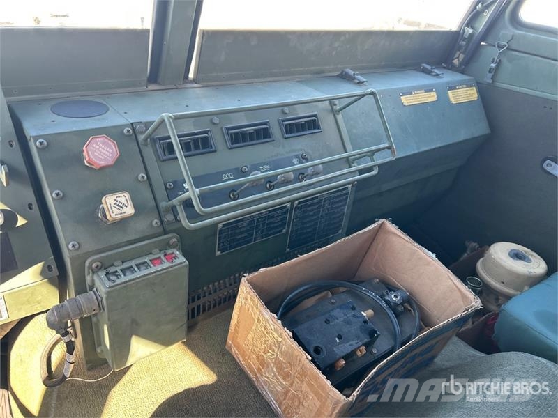 Stewart & Steveson 4x4 LMTV 4x4 Cargo Truck 傾卸式卡車