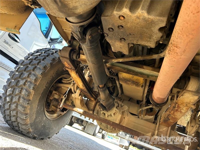 Stewart & Steveson 4x4 LMTV 4x4 Cargo Truck 傾卸式卡車