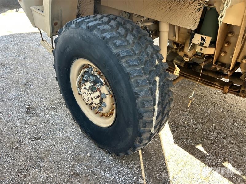 Stewart & Steveson 4x4 LMTV 4x4 Cargo Truck 傾卸式卡車