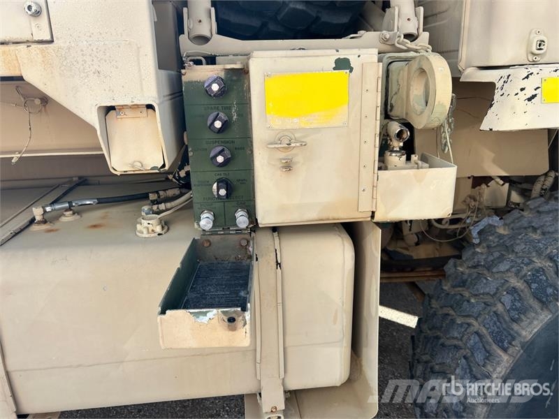 Stewart & Steveson 4x4 LMTV 4x4 Cargo Truck 傾卸式卡車